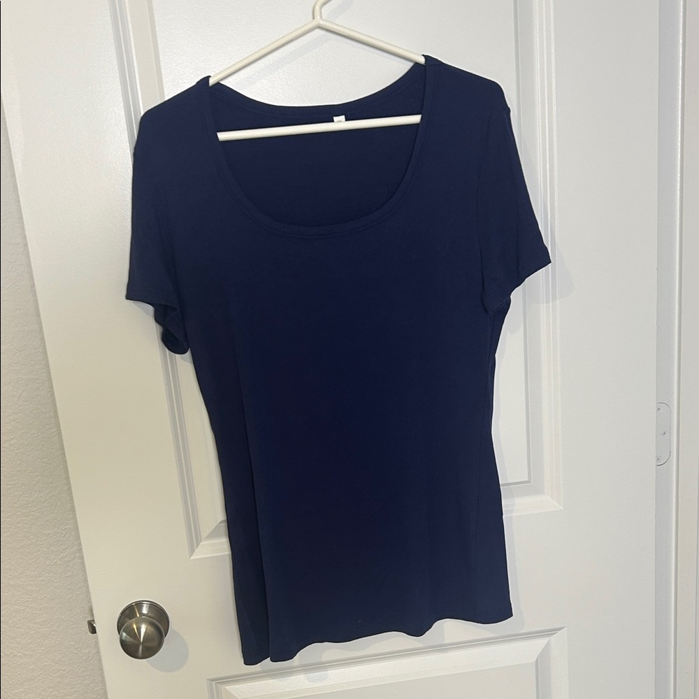 Women's Scoop Neck Short Sleeve Tee in Navy